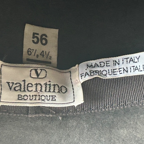 Rare Valentino Boutique Hat Made In Italy display picture 1